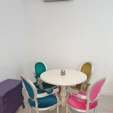 Boho Chic Free Parking Upon Request *